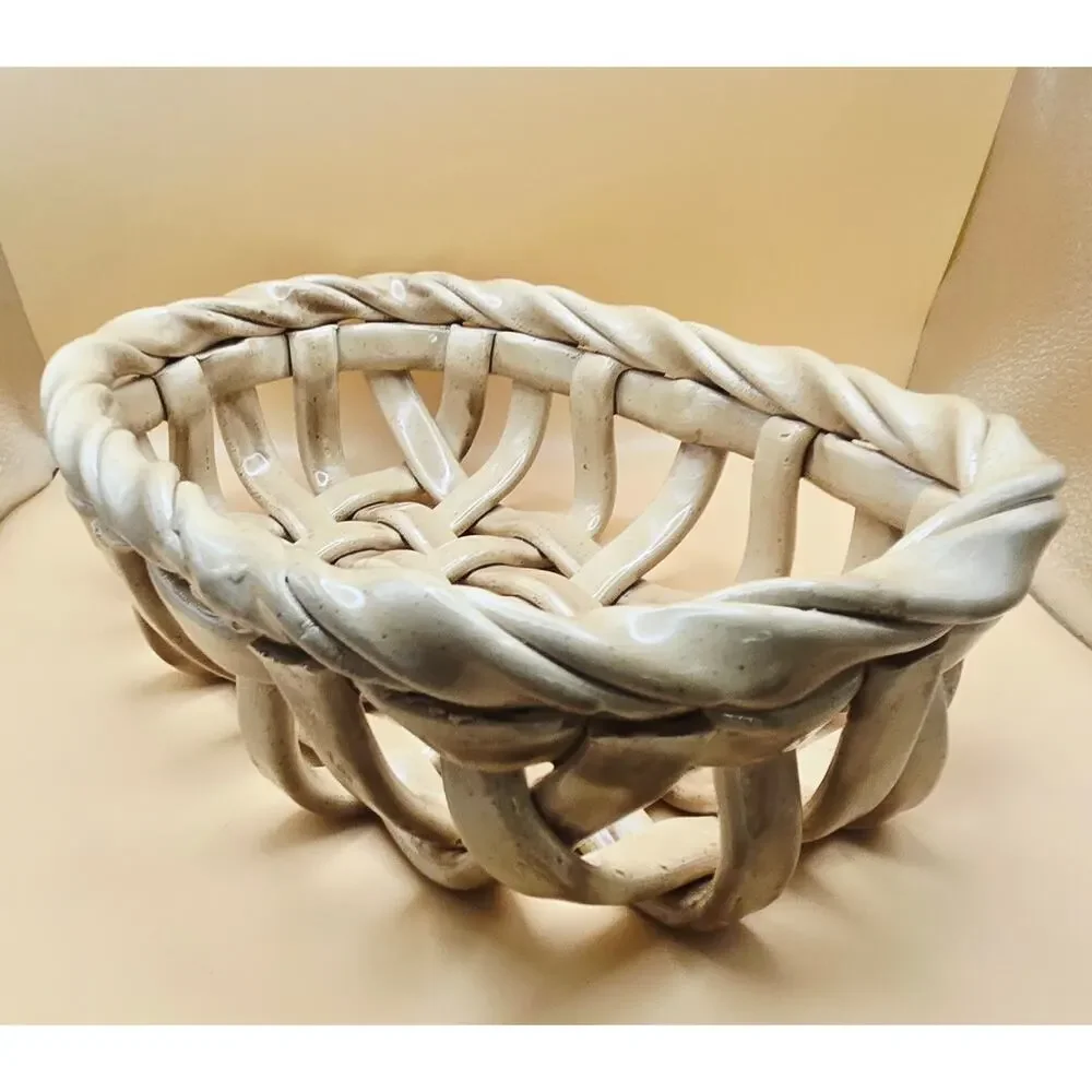 VTG Twisted/Overlapping Ceramic/Pottery Bread Or Fruit Bowl
